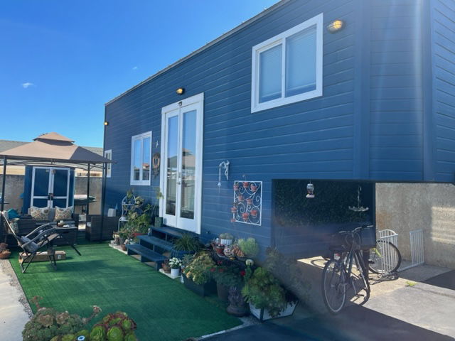 Beautifully Crafted Custom Home - 1 bed, 1 bath, 300 sqft in Oxnard, California